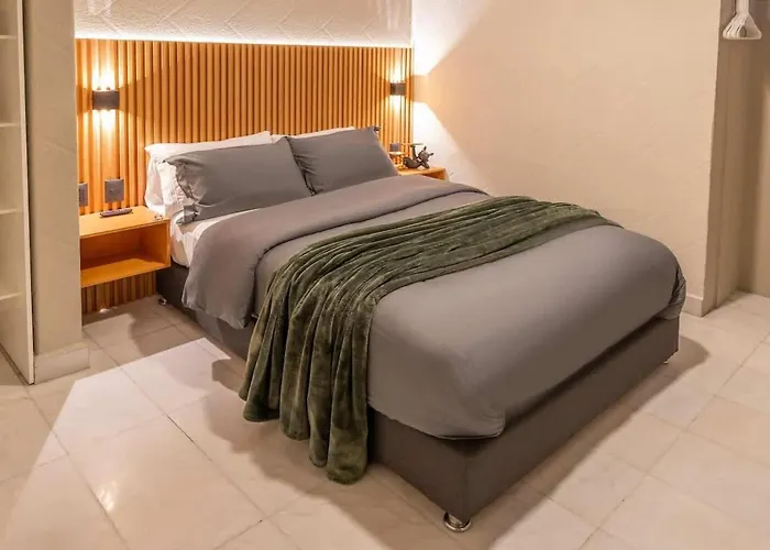 Posh Polanco Tvs And Desks In Each * Mexico City